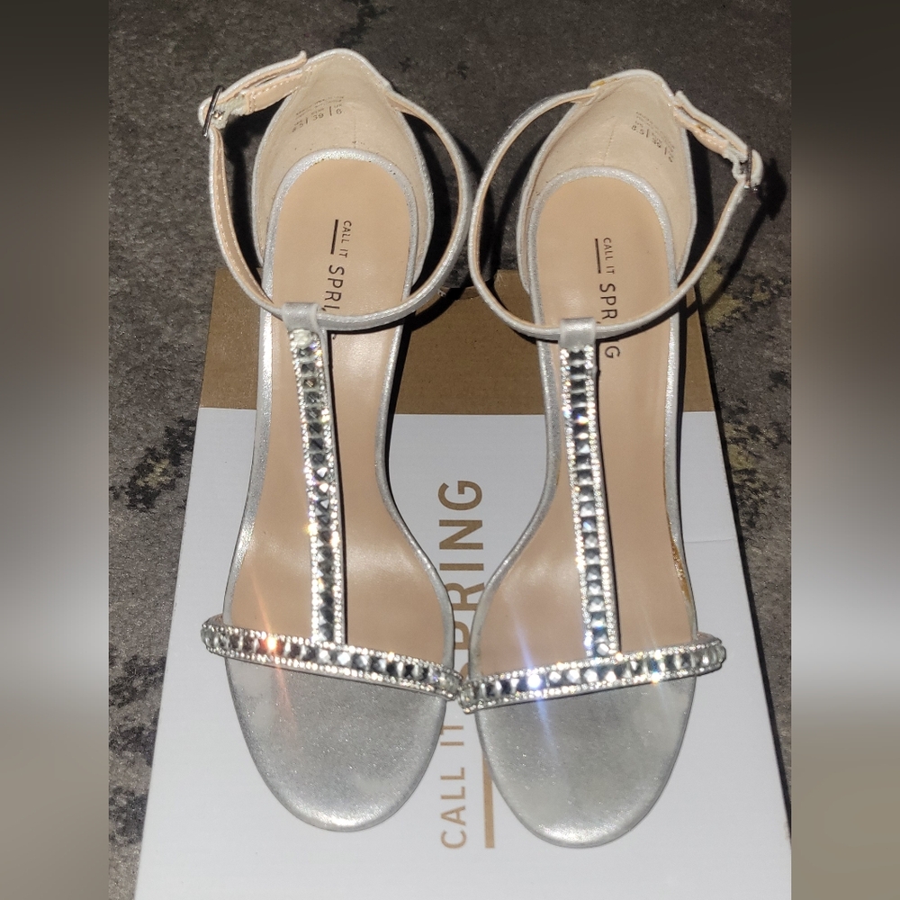 Silver Sandal (Excellent Condition, Like New)